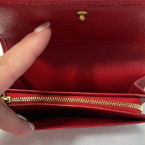 Authentic Louis Vuitton Epi Tresor Wallet - Picture 8 of 15
